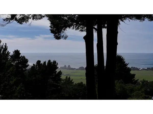 Brookings, OR 97415,15604 NAPA LN