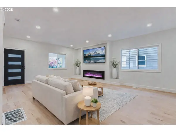 Portland, OR 97213,122 NE 44TH AVE