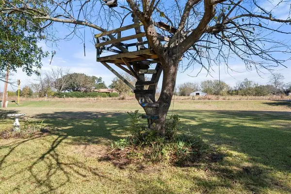 Kerens, TX 75144,2915 FM 636