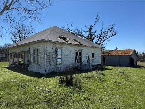 Lott, TX 76656,320 N 5th Street