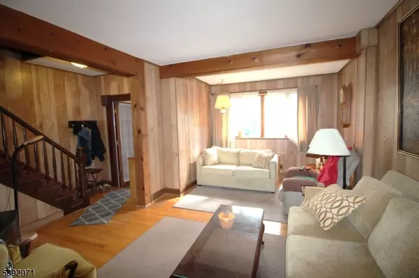 Kearny Town, NJ 07032,425 Davis Ave