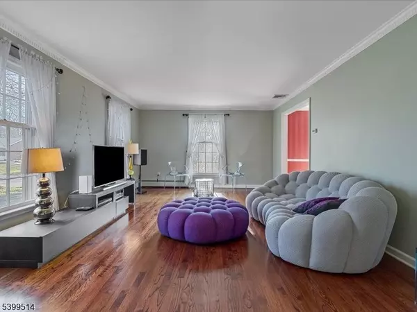 Morris Plains Boro, NJ 07950,1 Cleveland Ave