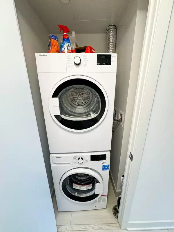 Toronto C02, ON M5R 0B6,188 Cumberland ST #810