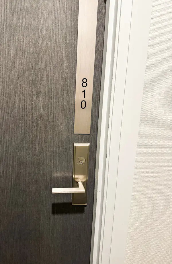 188 Cumberland ST #810, Toronto C02, ON M5R 0B6