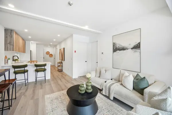 Toronto E10, ON M1E 0C8,61 Orchard Park DR #204