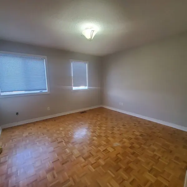 Vaughan, ON L6A 2W9,6 Solway AVE #MAIN AND 2ND FLOOR