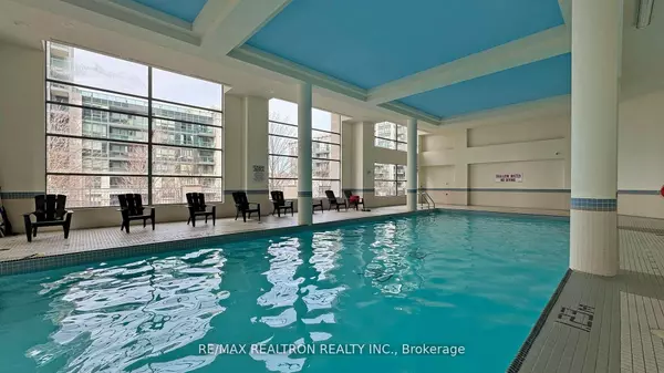 Vaughan, ON L4J 9G1,60 Disera DR #309