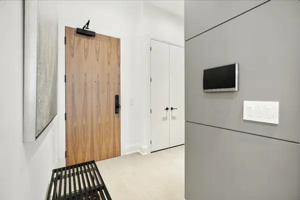 Mississauga, ON L5A 4P3,55 Port ST E #102