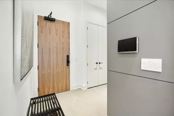 Mississauga, ON L5A 4P3,55 Port ST E #102