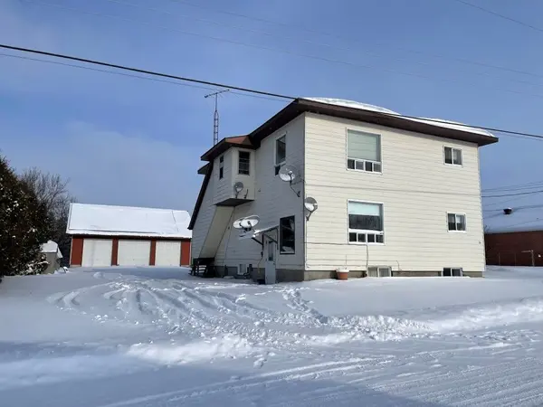 16 Notre Dame ST W, French River, ON P0M 2N0