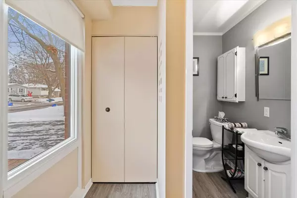 Quinte West, ON K8V 2G3,20 McQuade DR