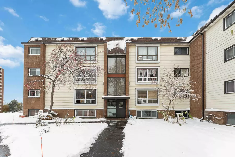 898 Elmsmere RD #8, Beacon Hill North - South And Area, ON K1J 7T6