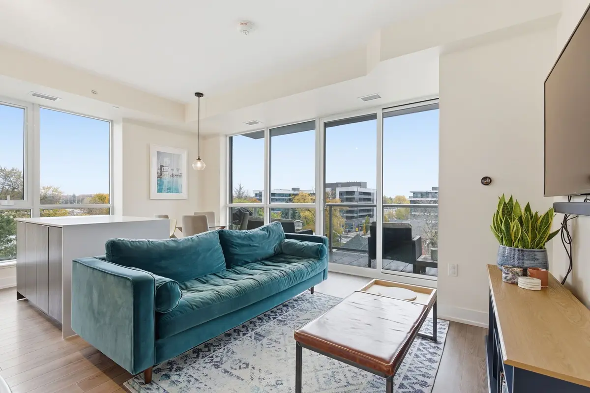 Mississauga, ON L5G 3E6,8 Ann ST #501