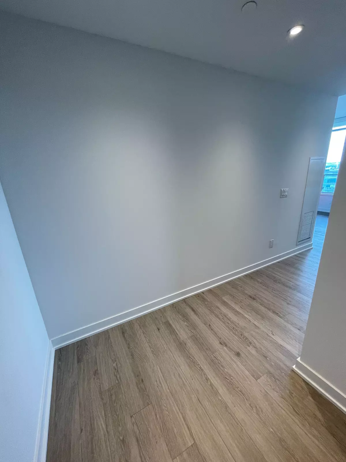 Toronto W01, ON M6S 0B1,1926 Lake Shore BLVD W #3712