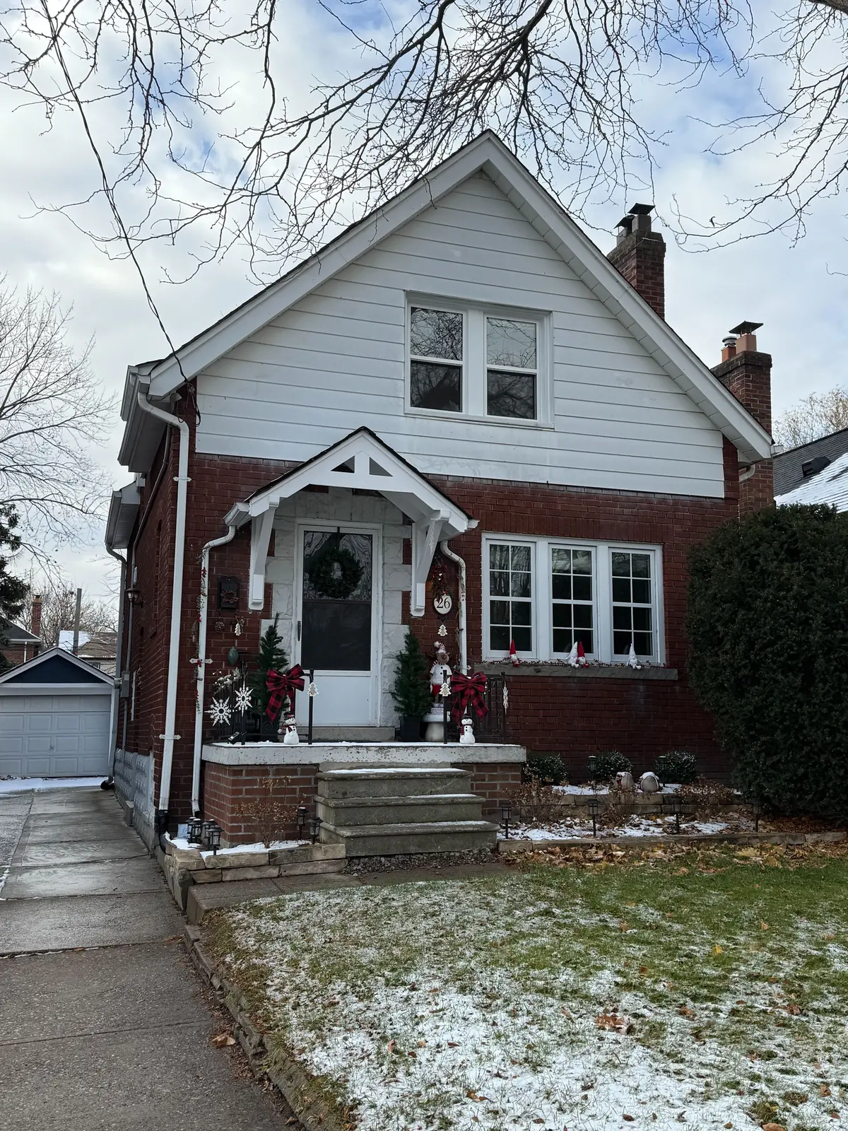 Toronto W06, ON M8V 3E8,26 Tenth ST