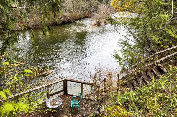 Black Creek, BC V9J 1G1,9571 Gleadle Rd