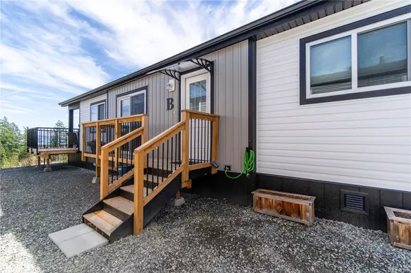 Central Saanich, BC V8M 0C3,747 Old Place Rd #416