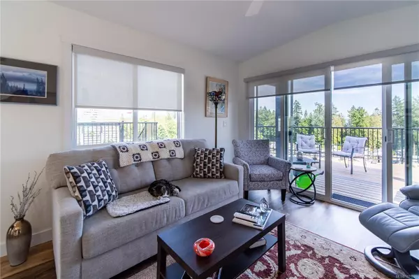 Central Saanich, BC V8M 0C3,747 Old Place Rd #416