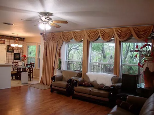 Garland, TX 75043,1706 creekway Drive