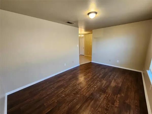 Fort Worth, TX 76104,939 Baker Street