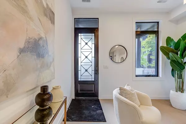 Toronto C01, ON M6J 1B1,732 Adelaide ST W