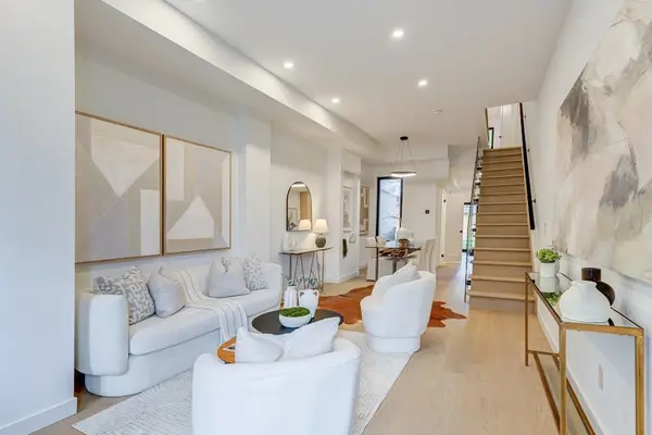 Toronto C01, ON M6J 1B1,732 Adelaide ST W