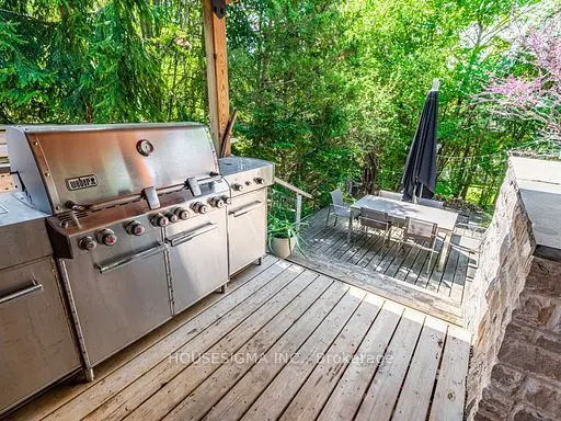 Toronto C13, ON M3A 3E5,94 Laurentide DR