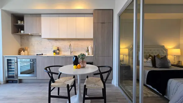 Toronto C03, ON M5P 0A6,2020 Bathurst ST #1909