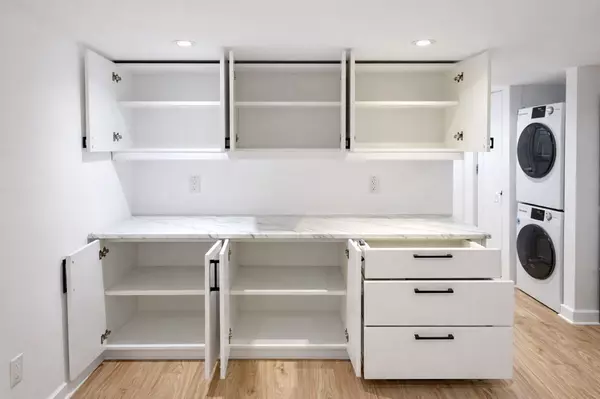 Toronto C01, ON M6J 2W7,211 Shaw ST #211-B