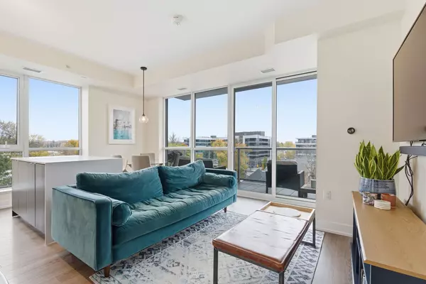 Mississauga, ON L5G 3E6,8 Ann ST #501