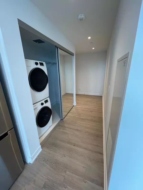 Toronto W01, ON M6S 0B1,1926 Lake Shore BLVD W #3712