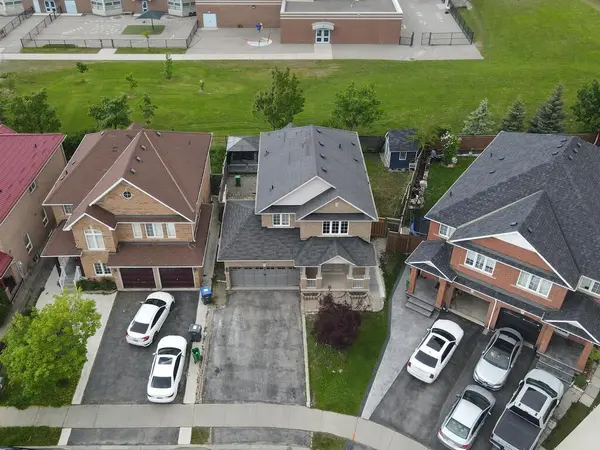 Brampton, ON L7A 2G5,21 Milkweed CRES N #BASEMENT