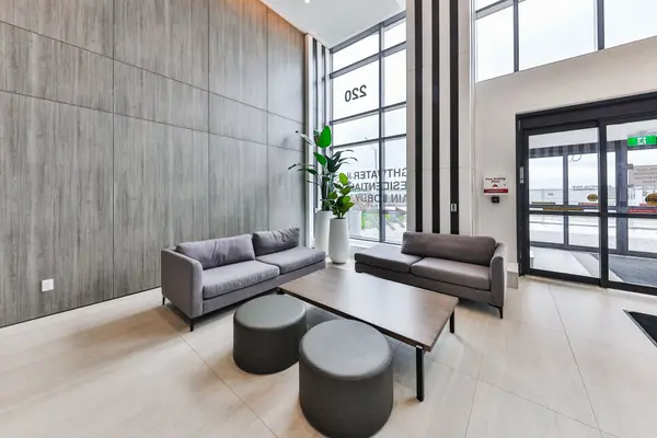 Mississauga, ON L5H 0A9,220 Missinnihe WAY S #114