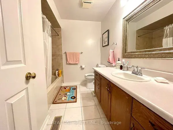 Oakville, ON L6M 2W5,1235 Blackburn DR #Unit 2