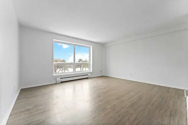 Beacon Hill North - South And Area, ON K1J 7T6,898 Elmsmere RD #8