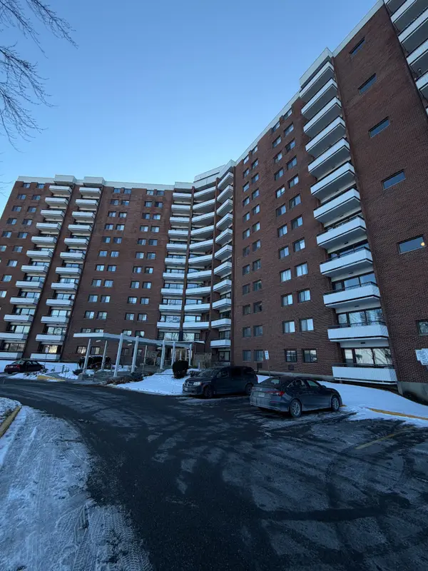 20 Chesterton DR #209, Cityview - Parkwoods Hills - Rideau Shore, ON K2E 6Z7