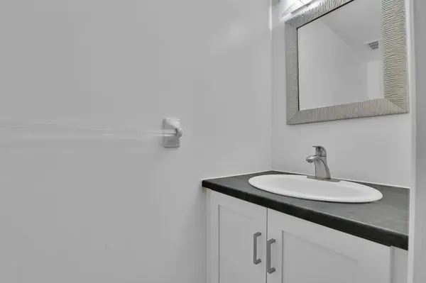 Kanata, ON K2L 4C8,40 Baton CT