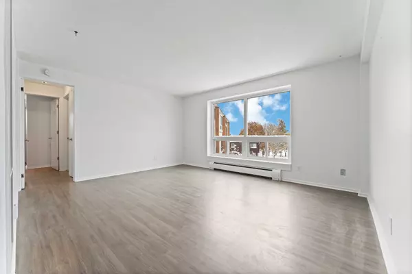 Beacon Hill North - South And Area, ON K1J 7T6,898 Elmsmere RD #8