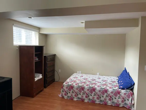 Niagara Falls, ON L2E 5W8,4453 Meadowvale DR #Lower