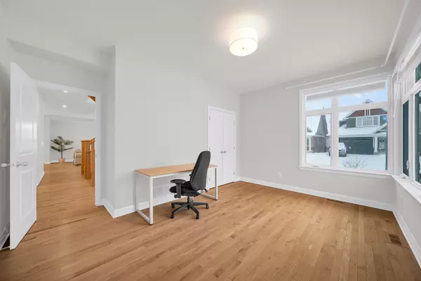 Barrhaven, ON K2J 6A4,100 Lochhouse WALK