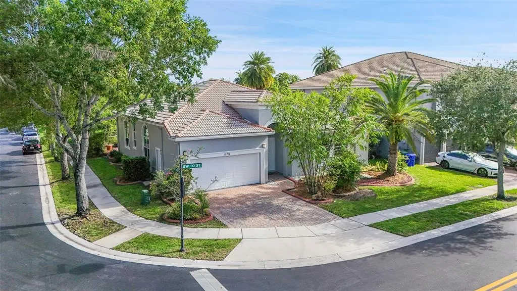 16714 SW 10th St, Pembroke Pines, FL 33027