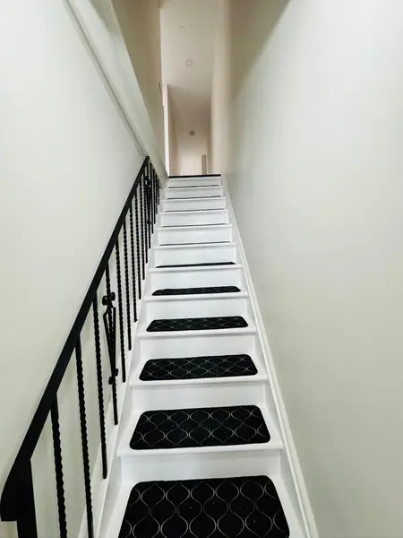 196 Caledonia RD #2nd Flr, Toronto W03, ON M6E 4S7