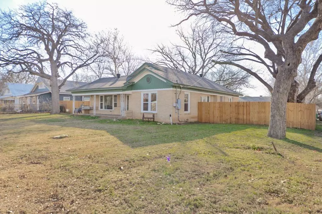 Alvord, TX 76225,517 W Lamar Street