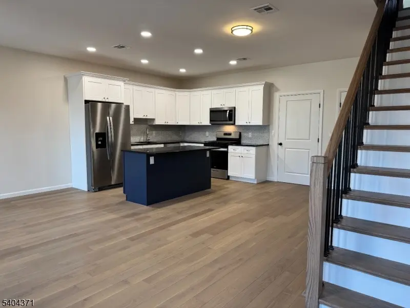 Belleville Twp., NJ 07109,188 Heckel St #2