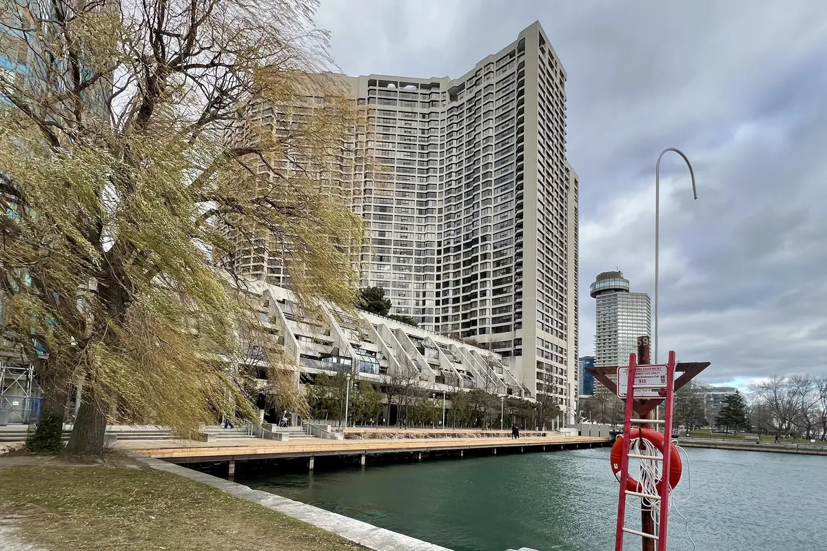 Toronto C01, ON M5J 2L1,55 Harbour SQ #1414