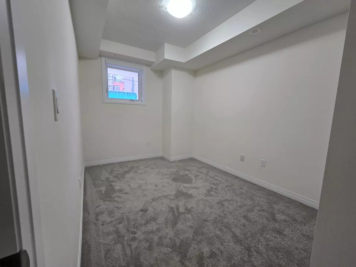 Toronto E11, ON M1B 0E8,35 Priya LN #13