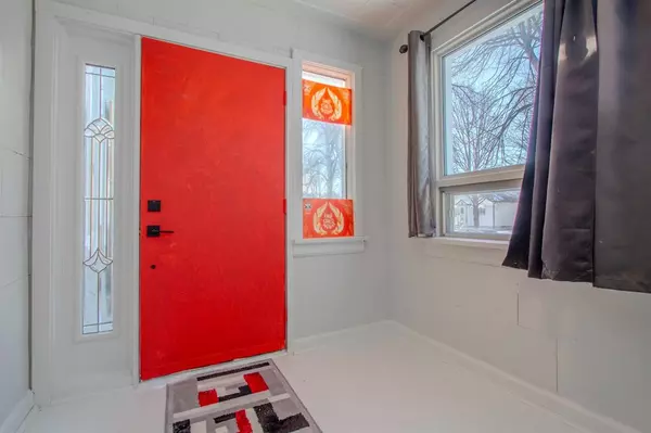 Winnipeg, MB R2W 5B4,407 McKenzie ST