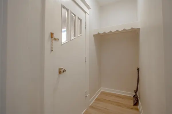 Winnipeg, MB R2W 5B4,407 McKenzie ST