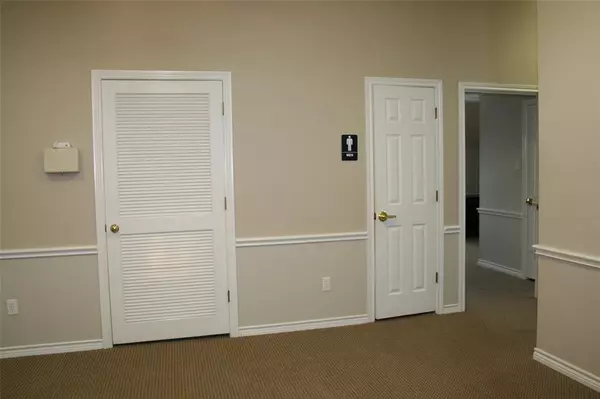 Cleburne, TX 76033,1601 W Henderson