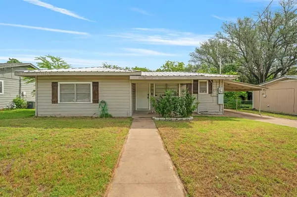 685 S First Avenue, Stephenville, TX 76401